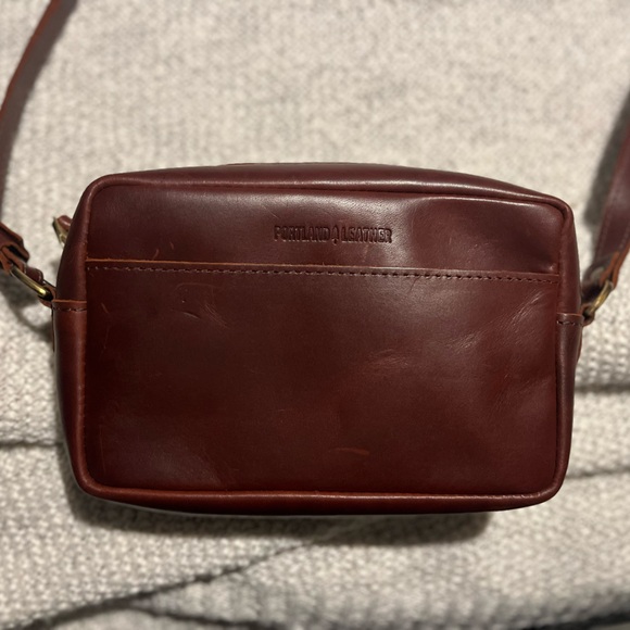 Portland Leather Goods Crossbody Camera Bag - Picture 3 of 8